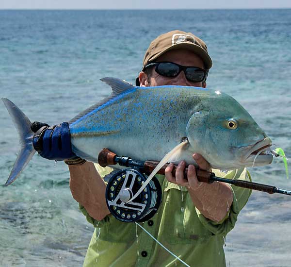 Salzwasser Fliegenfischen auf Jacks und Trevally